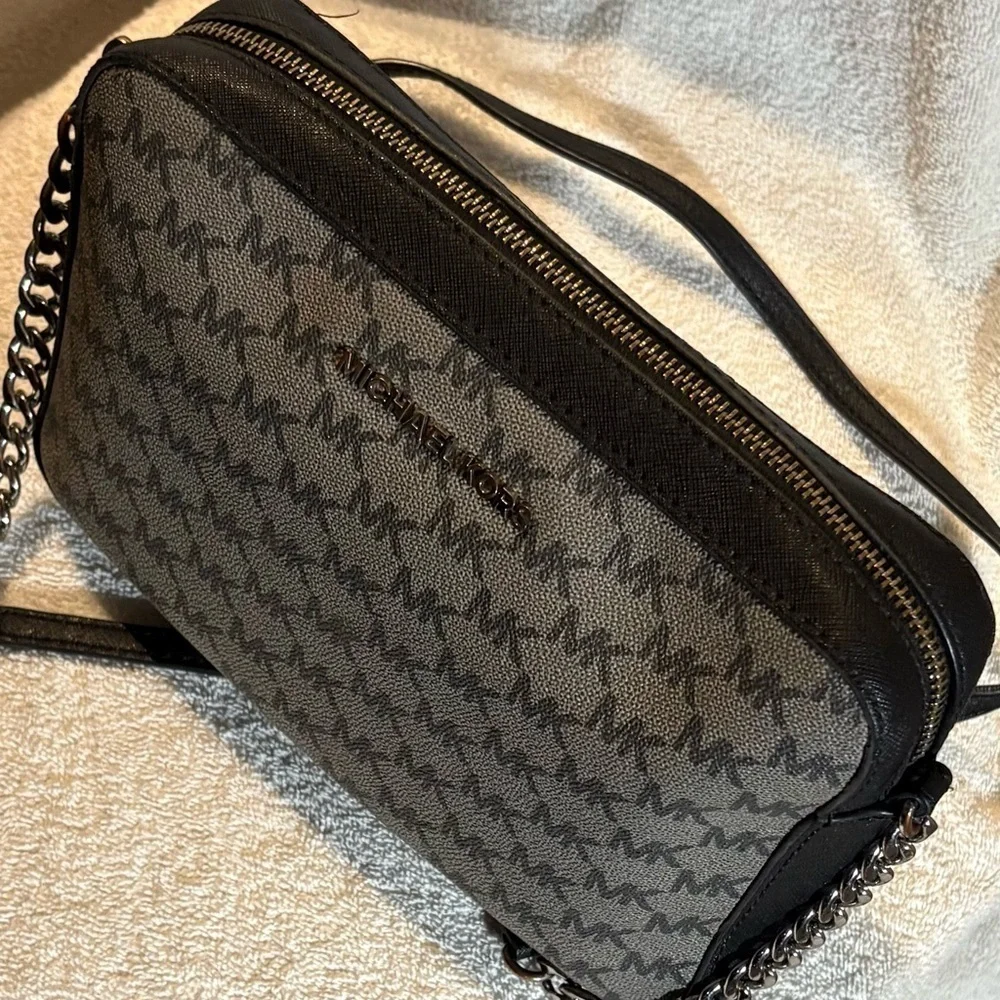 COPY - Michael korss jet set east to west crossbody large logo bag